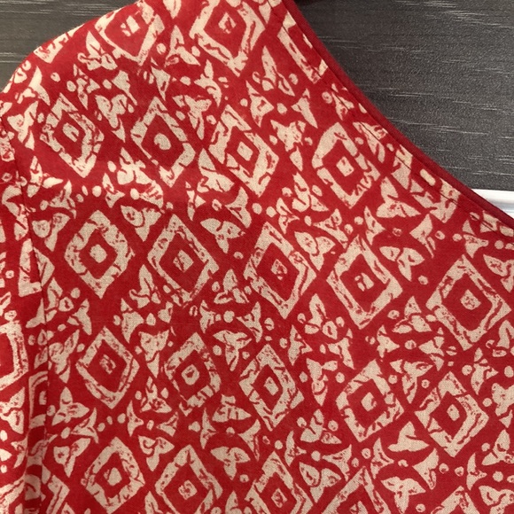 Red Ikat Like Print on Cream Background Dress V Front/Back Loose Fit Floral Med - Picture 10 of 10